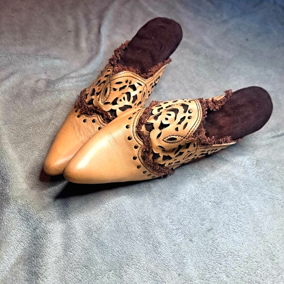 Women's Mule Heels - Picture 2 of 4